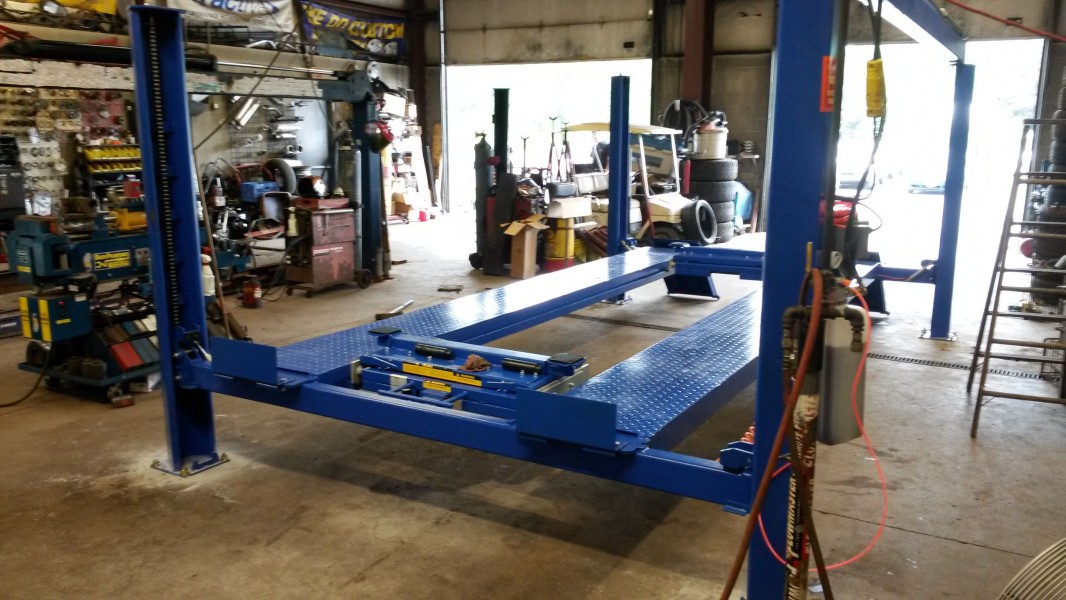Hollstein 4Post 14000 with flat runways and 8000 lb jacks (5)