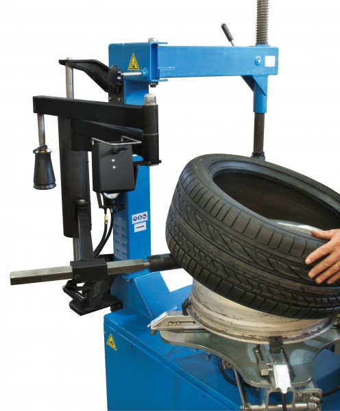 The Plus Arm 91SA helps to hold a heavy tire in the drop center while demounting the bottom bead