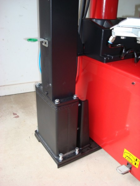 Stand alone helper arm column