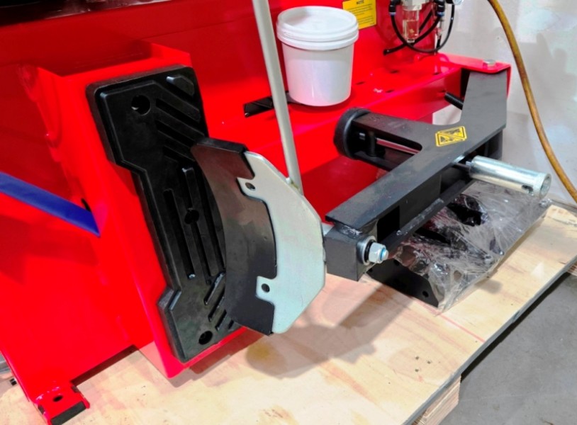 adjustable side bead breaker shovel